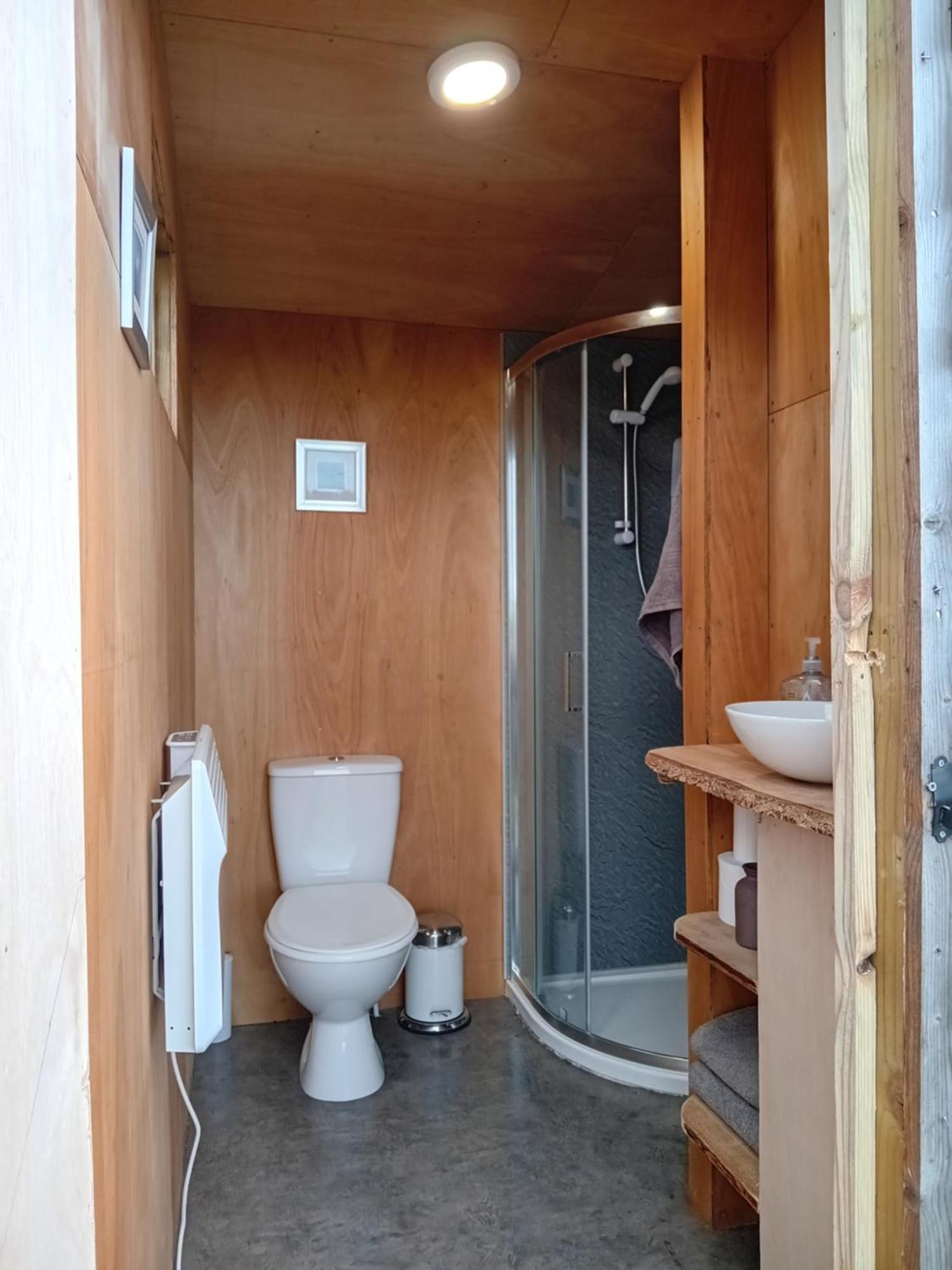 Sunny Mount Glamping Pod